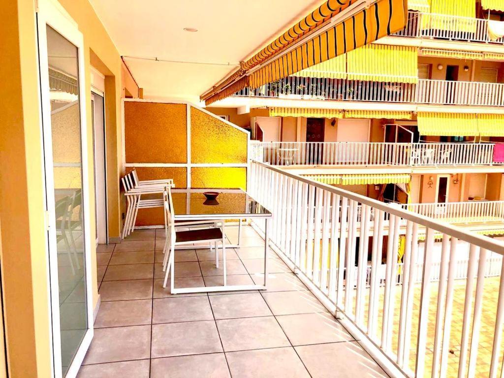 Apartamento Frente Al Mar Con Piscina Мальграт-де-Мар Экстерьер фото
